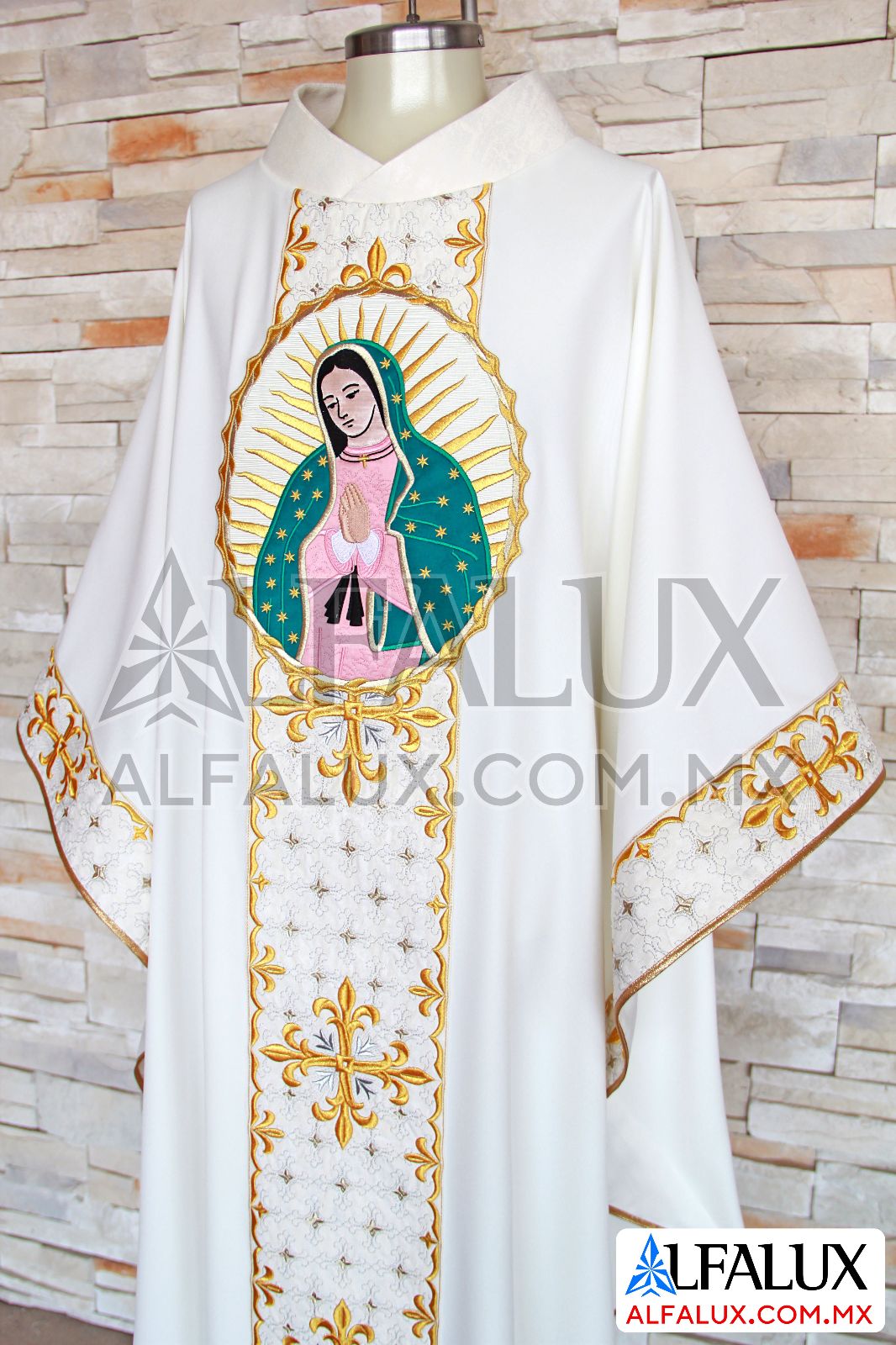 06 FLOR LIZ Casulla Alfalux Blanco Laterales Medallon Virgen 340 (12)
